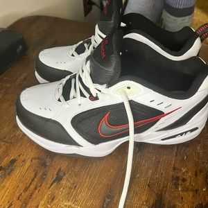 Nike air monarch, 4E. 9.5 Men’s. Never worn.
